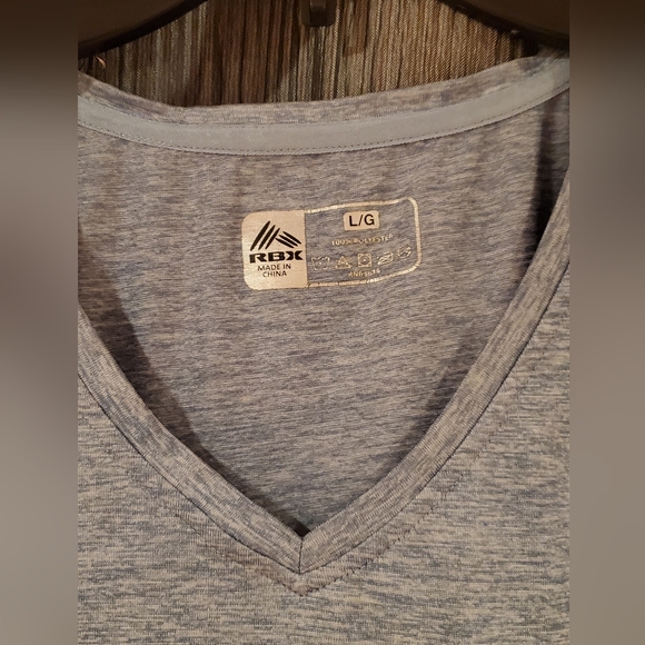 2 workout tops - Picture 3 of 8